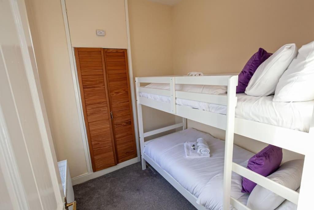 Pillo Rooms - Spacious Cosy 2 Bedroom House By Bridgewater Canal Manchester Exterior photo