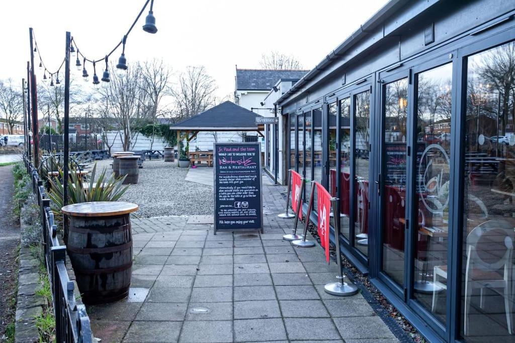 Pillo Rooms - Spacious Cosy 2 Bedroom House By Bridgewater Canal Manchester Exterior photo